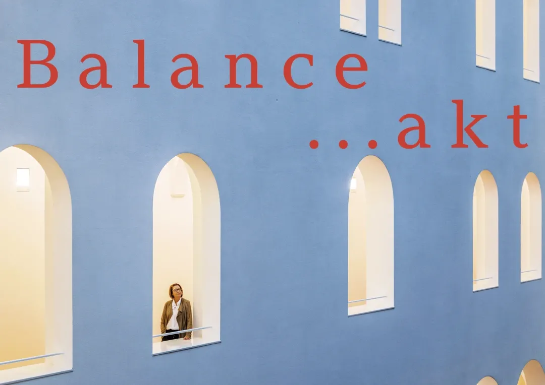 Foto von Sabine Bongardt mit dem Schriftzug "Balanceakt"