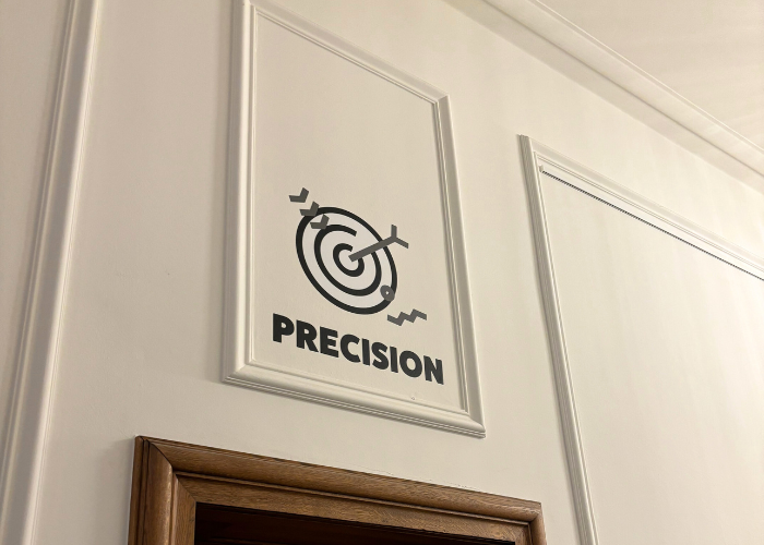 Schriftzug: Precision